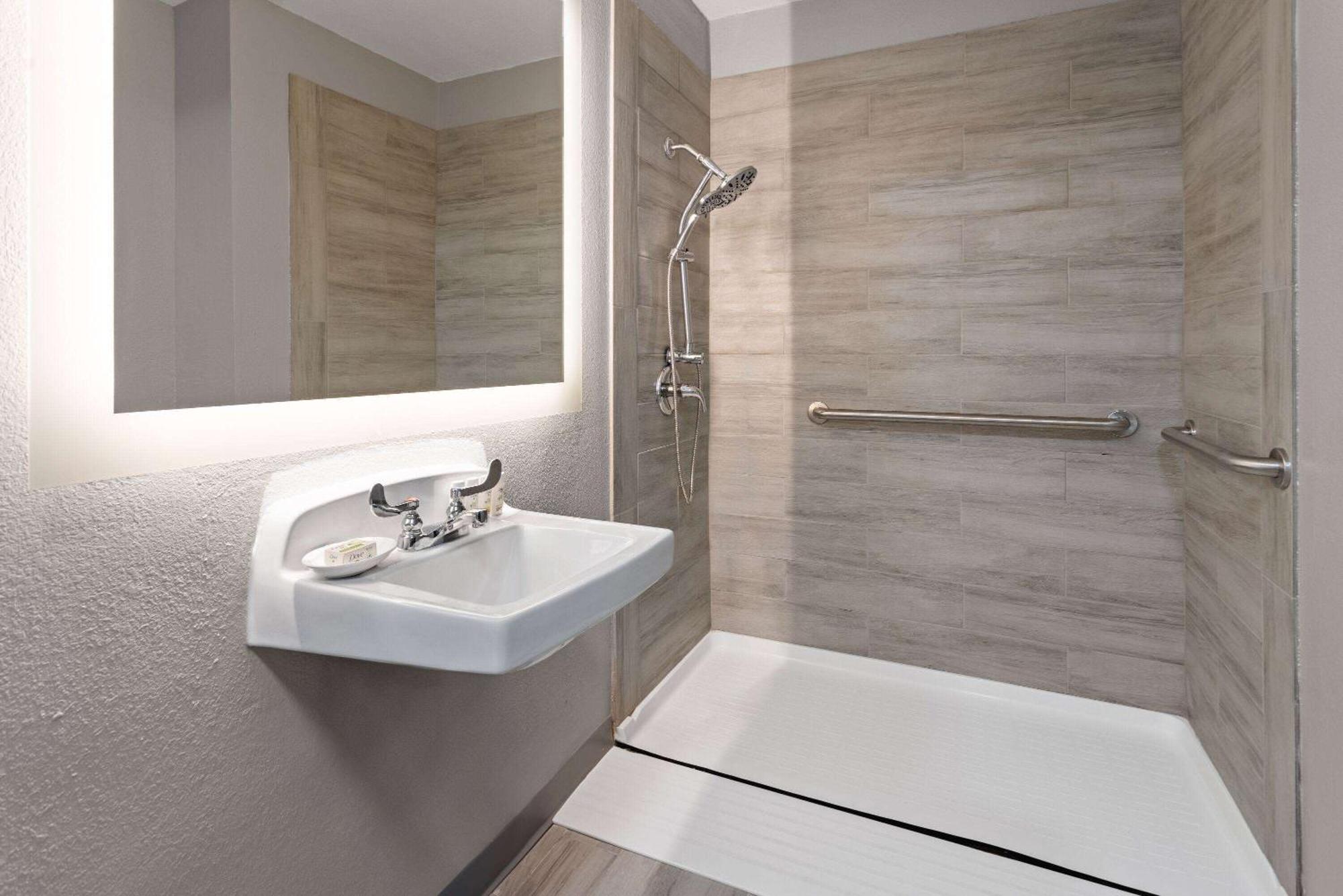Hawthorn Extended Stay By Wyndham Columbia-Ft Jackson Eksteriør billede